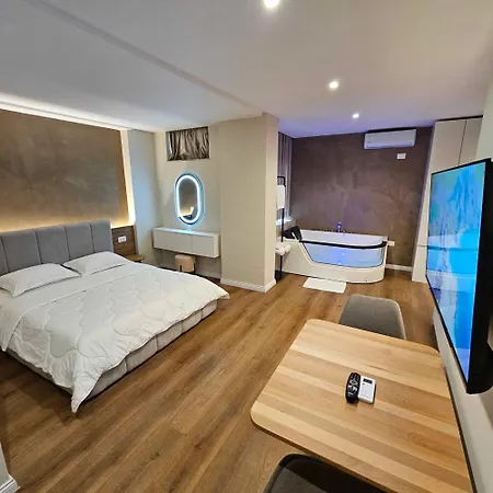 Jacuzzi Center Apartman *